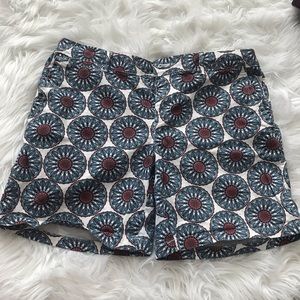 Banana republic size 8 shorts patterned aztec